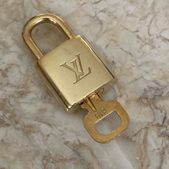 AUTHENTIC Louis Vuitton Padlock & Key #319 - Picture 1 of 6